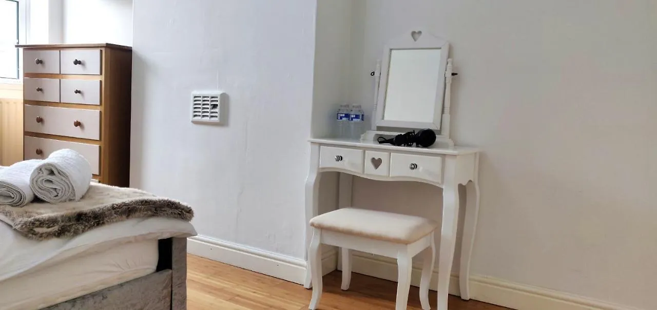 The Hideaway In London Apartment